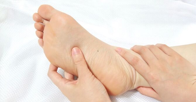 Do You Have Flat Feet? 7 Signs, Causes, and Proven Ways to Fix the Pain